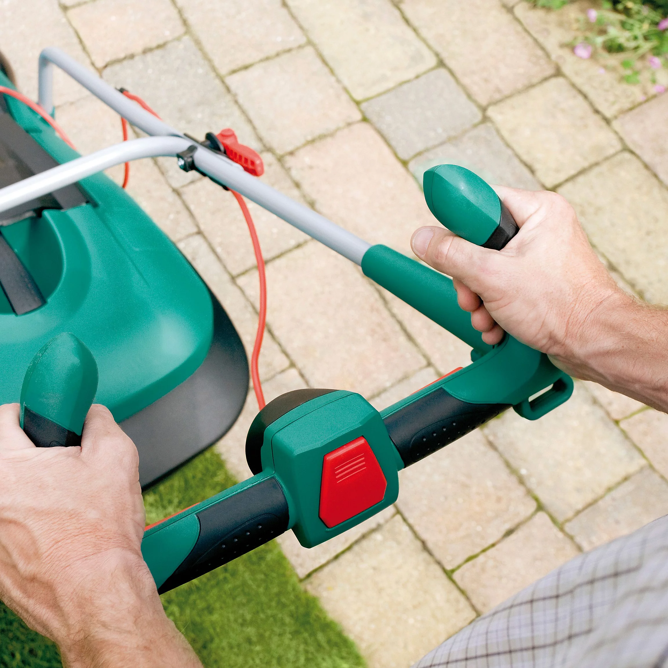 Bosch Rotak 370 ER Corded Rotary Lawnmower - Image 3